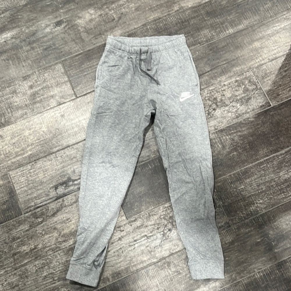 Boys Nike lightweight joggers, grey, M